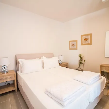 מלון Kratiras View Luxury 3*